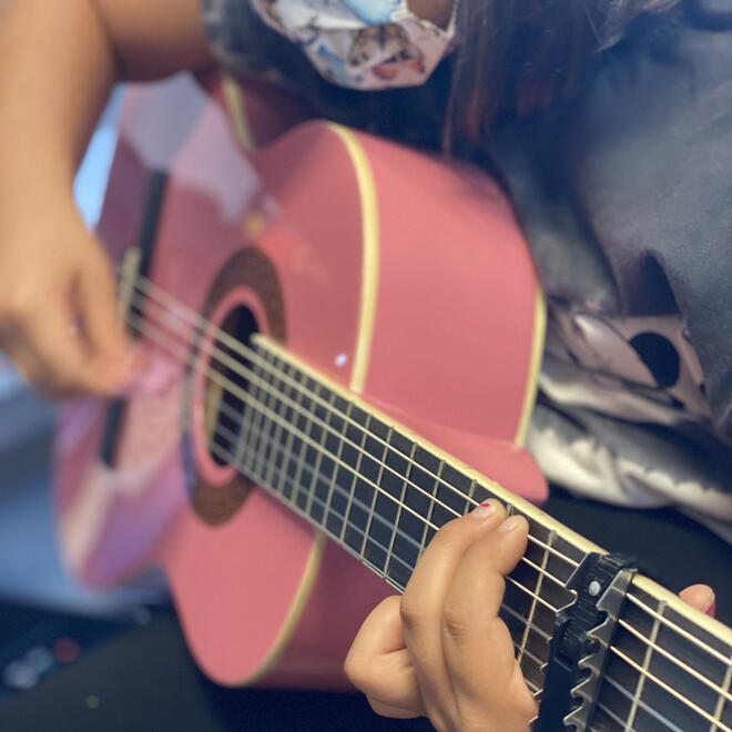 Lezione di chitarra classica alla Double One
